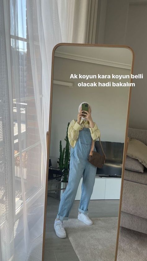 Ootd Overall, Overall Hijab, Jumpsuit Hijab, Korean Style Outfit, Tunik Modern, Outfit Muslim, How To Wear Hijab, Casual Korean Style, Outfit Hijab Casual