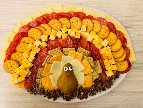 Friendsgiving Charcuterie Board Ideas, Friendsgiving Treats, Turkey Cheese Board, Veggies Tray, Turkey Cheese Tray, Thanksgiving Cheese Board, Turkey Charcuterie Board, Turkey Board, Thanksgiving Cheese Boards