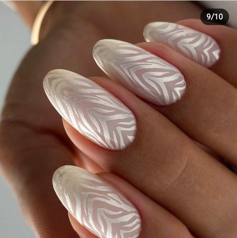 Nail Art Funky, School Nail Art, Sparkle Nail Designs, Swirl Nail Art, Art Funky, August Nails, Animal Nail Art, Wow Nails, Summer Nail Art