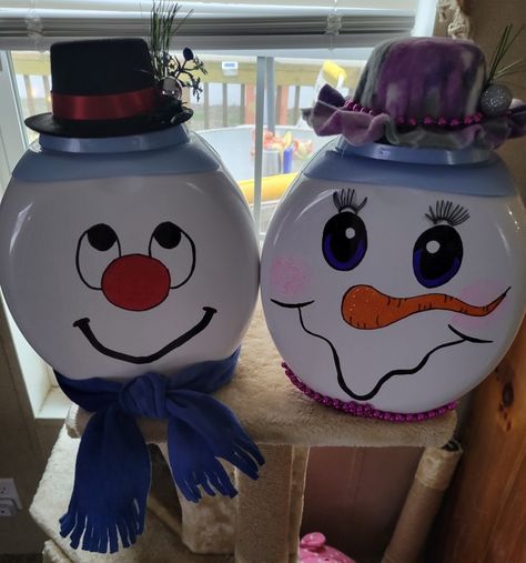 Tide pods Tide Pods Container Crafts Christmas, Tide Pods Container Crafts Ideas, Laundry Pods Container Ideas, Tide Pods Container Crafts, Tide Pods Container, Snowmen Faces, Container Crafts, Mrs Snowman, Diy Snowman Decorations