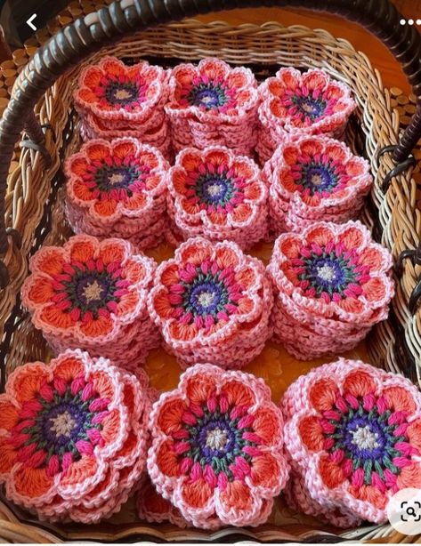 Hippy Crochet, Granny Square Pattern, Hippie Crochet, Crochet Blanket Designs, Top Ideas, Crochet Summer, Fun Crochet Projects, Diy Crochet Projects, Yarn Projects