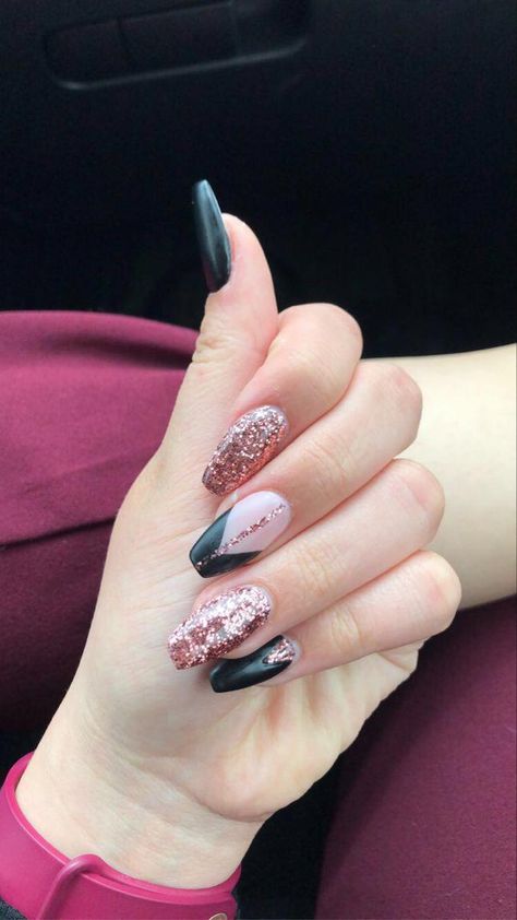 Black Pink Sparkle Nails, Black And Rose Gold Nail Designs, Rose Gold And Black Nails, Rose Gold Sparkle Nails, Black And Rose Gold Nails, Trending Nail Colors, Gold Sparkle Nails, Pink Sparkle Nails, Rose Gold Nails Acrylic