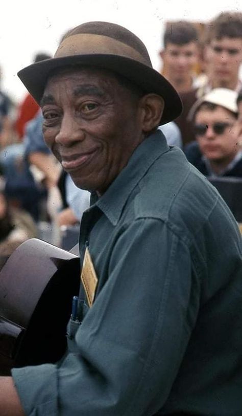 MISSISSIPPI JOHN HURT Mississippi Delta Blues, Blues Guitarist, Lightnin Hopkins, John Hurt, Festival Photos, 1960s Music, Mississippi Delta, Blues Musicians, Delta Blues