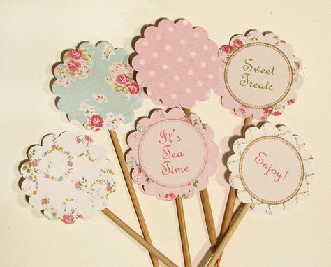 cute idea... Tea Party Cupcake Toppers, Tea Party Cupcake, Vintage Wedding Decorations Diy, Wedding Decorations Diy Centerpiece, Theme Bapteme, Printable Cupcake Toppers, Chic Birthday Party, Vintage Birthday Parties, Cupcake Birthday Party