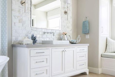 Transform Your Bathroom with Agreeable Gray Paint - Get the Perfect Balance of Comfort and Style | HOME CABINET EXPERT Agreeable Gray Paint, Repose Grey, Agreeable Grey, Glam Interior, Glam Interior Design, Best Gray Paint, Best Gray Paint Color, House Staging, Types Of Wood Flooring