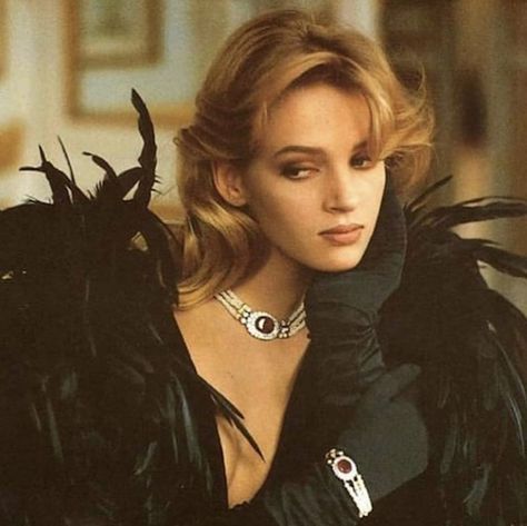 Uma Thurman in 1986 by photographer Arthur Elgort for Paris Vogue. Making statement jewellery look casual ⚡️💫⚡️ . . . . . . #kartique… Arthur Elgort, Vogue France, Uma Thurman, Kill Bill, Model Aesthetic, Iconic Women, Music Photography, Pulp Fiction, Vogue Paris