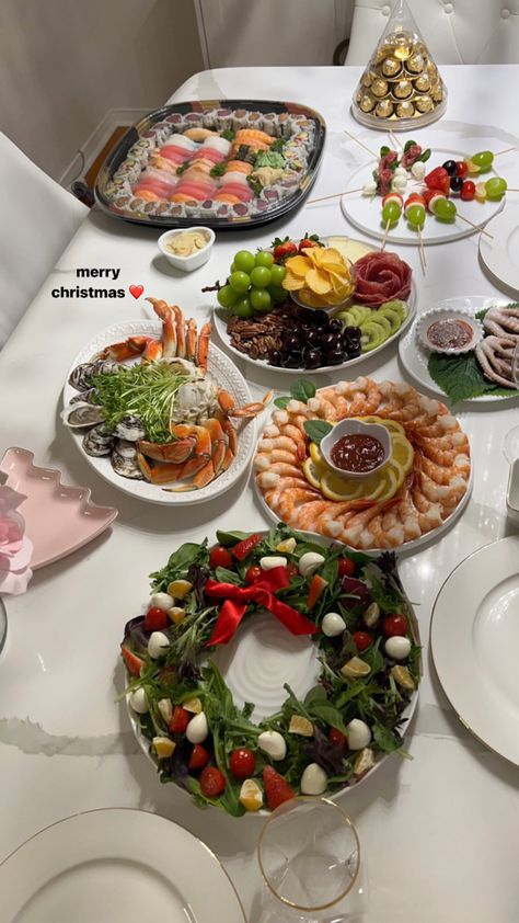 saranghoe tracy sohn update korean christmas food Tracy Sohn, Korean Christmas, Korean Snacks, Christmas Mood, Christmas Aesthetic, Korean Food, Aesthetic Food, Love Food, Christmas Food