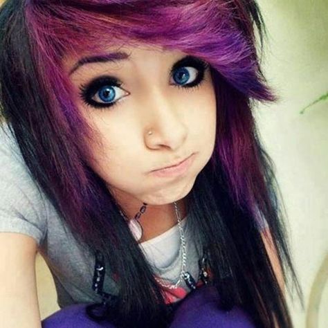 Emo Eye Makeup, Emo Girl Makeup, Emo Haircuts, Scene Style, Emo Scene Hair, Emo Style, Scene Girl, Hair Girls, Up Dos For Medium Hair