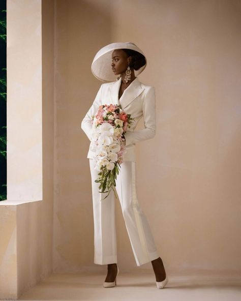 20 Perfete Civil Ceremony Outfits for your Wedding Day - Perfete Pantsuit Wedding, Formal Pantsuit, Bridal Pantsuit, White Wedding Suit, Women Suits Wedding, Wedding Women, Wedding Court, Gown Inspiration, Courthouse Wedding