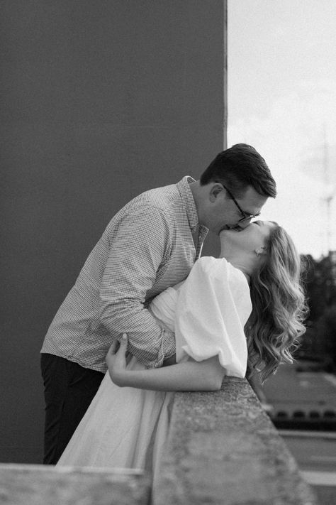 Couple kisses romantically while bending back over a parking garage balcony Las Vegas Wedding Dresses, Vegas Wedding Dress, Elopement Dresses, Las Vegas Wedding Photos, Vegas Wedding Photos, Garage Photoshoot, Rooftop Photoshoot, Cute Engagement Photos, Vegas Elopement