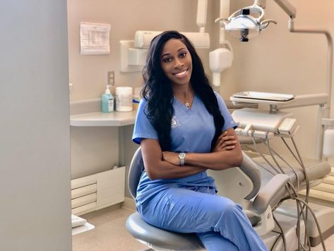 Dentist Career, Dental Hygienist Graduation, Dental Hygienist School, Dentist Assistant, Dental Hygiene Student, Nursing Goals, Female Dentist, University List, Dentistry Student