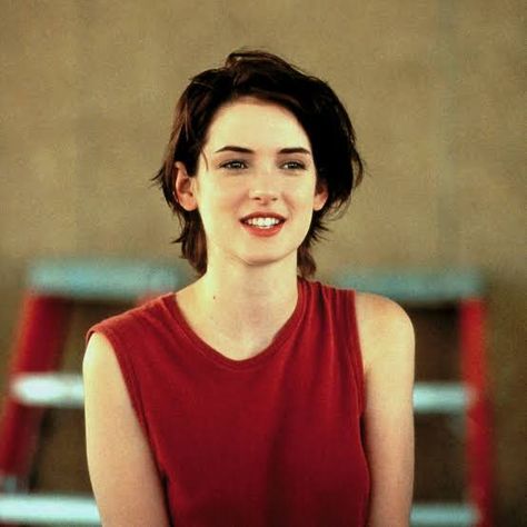 90s Winona Ryder, Winona Ryder Young, Winona Ryder 90s, Best Romantic Comedies, Winona Forever, Veronica Sawyer, Vogue British, The Age Of Innocence, Marilyn Monroe Fashion