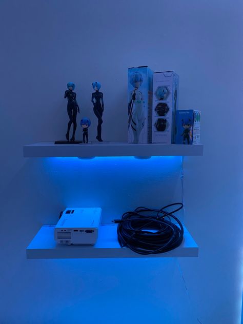 Rei Ayanami Bedroom, Cybercore Room Decor, Evangelion Room, Rei Ayanami Aesthetic, Cybercore Bedroom, Cybercore Room, Y2k Room Ideas, Futuristic Room, Bedroom Gaming Room