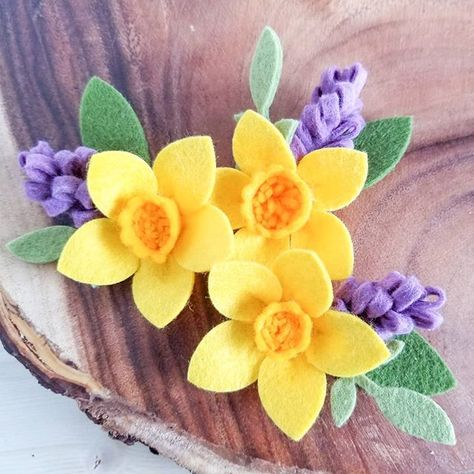 Felt Daffodil, Felt Crafts Kids, Felt Flower Template, Felt Flower Tutorial, William Wordsworth, Felt Flowers Diy, Felt Headband, Diy Crafts For Girls, Diy Crafts Paper Flowers