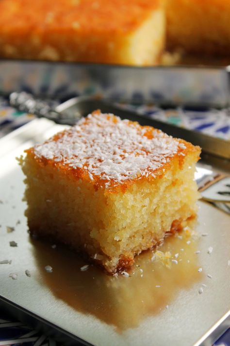 Semolina Cake Recipe, Turkish Recipes Desserts, Macedonian Food, Semolina Cake, Turkish Desserts, Greek Sweets, Kolaci I Torte, Greek Desserts, Arabic Sweets