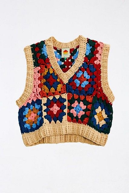 Sweater Vest Granny Square, Diy Laine, Granny Square Vest, Gilet Kimono, Gilet Crochet, Crochet Design Pattern, Pola Sulam, Crochet Fashion Patterns, Knitted Vest