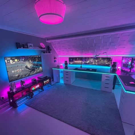 Is this the perfect gaming room? details below 👇 [via @roningamingx] What an incredible white themed gaming room! He has both a PC setup and a PS console setup for those exclusive titles. The room looks to be the top floor of a cape cod style house. This gives him a slanted roof to work with and I love the rectangle paneling he installed to decorate that wall. It has become a statement piece of this room. The L shaped tabletop provides so much surface real estate! It sits on three Alex drawers, Gamer Rug, Game Rug, Stitch Colors, Sports Rug, Modern Rugs Living Room, Overlock Stitch, Game Rooms, Gaming Room Setup, E Sports