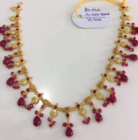 Ruby Necklace Designs, Pearl Jewelry Design, Gold Jewelry Simple Necklace, Beautiful Gold Necklaces, Handmade Gold Jewellery, Gold Bridal Jewellery Sets, Gold Necklace Simple, Beaded Necklace Designs, Gold Jewelry Stores