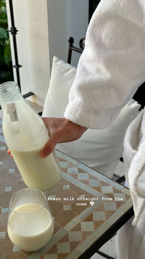 Cows Aesthetic, Nostalgia Childhood, Traditional Family, Italy Tuscany, Summer Getaway, Fresh Milk, Southern Italy, French Countryside, Homemade Food