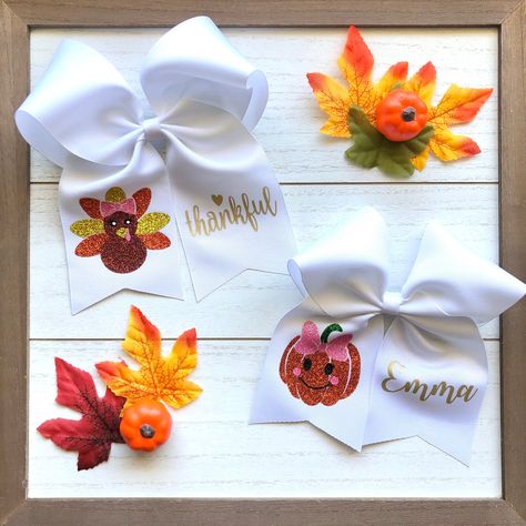 These adorable Cheer bows are perfect to complete any Thanksgiving or fall outfit! It measures approx. 7 inches. Made with 3 inch grosgrain ribbon, and glitter and metallic iron-on vinyl. On the back is finished off with a partially lined alligator clip.  Custom orders are welcome! Please message me if there are any questions.  Thank you for your interest! Turkey Bow, Minnie Mouse Favors, Thanksgiving Hair Bows, Pumpkin Hair, Thanksgiving Hair, Rainbow Lollipops, Turkey Pumpkin, School Hair Bows, Leopard Print Headband