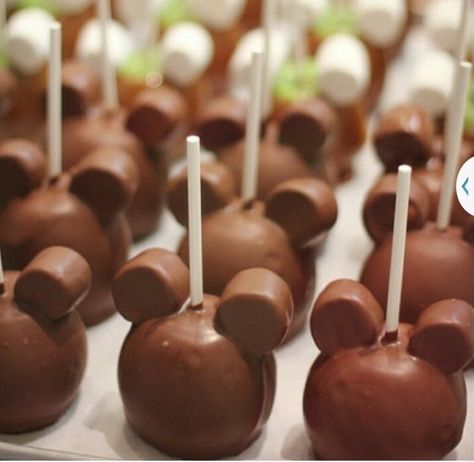 Mickey mouse apples °○° Mickey Mouse Apples, Disney Candy Apples, Mickey Apples, Disney Candy, Chocolate Candies, Mickey Birthday, Candy Apples, Chocolate Candy, Birthday Bash