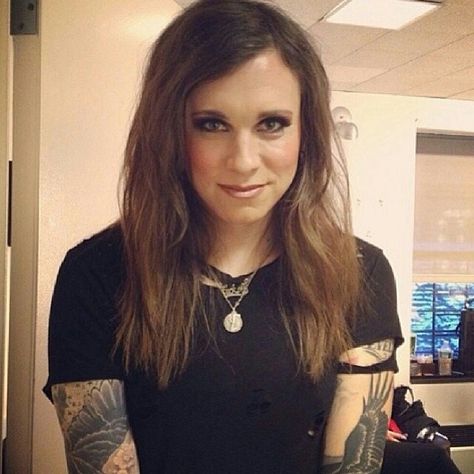 Laura Jane Grace is SOOO beautiful!!! Laura Jane Grace, Sonic Painting, Laura Grace, Laura Jane, Transgender Mtf, Female Transformation, Rock Band, Beauty Inspiration, Punk Rock