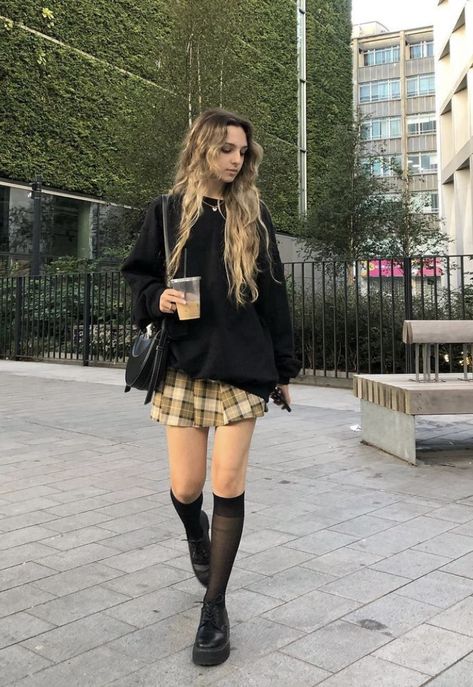 Styling Knee High Socks, Preppy Emo Outfits, Preppy Edgy Outfits, Preppy Grunge Outfits, 2014 Grunge Outfits, Tumblr 2014 Outfits, 2014 Tumblr Outfits, Tumblr Aesthetic 2014, 2014 Tumblr Aesthetic Outfits