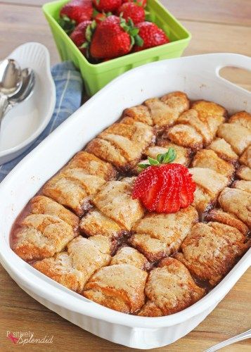 Strawberry dumpling recipe at Positively Splendid. So perfect for spring! #HEBMoms Strawberry Dumplings 12 Tomatoes, Strawberry Dumplings, Fruit Dumplings, Spring Strawberries, Crescent Roll Recipes Dessert, Curry Soup Recipes, Czech Food, Desserts For Parties, Strawberry Dessert Recipes