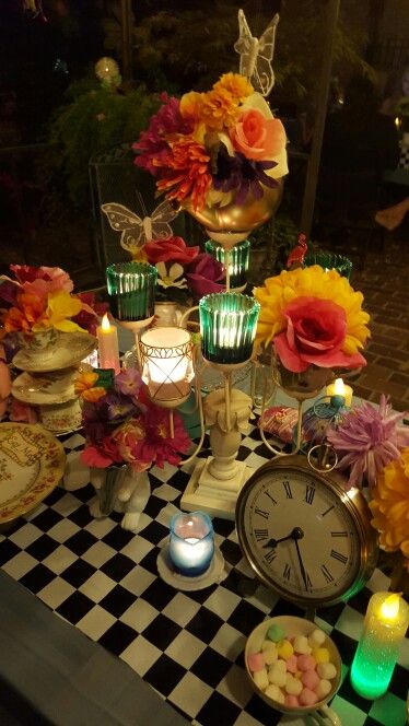 Tea Party Mad Hatter, Mad Hatter Tea Party Table, Twisted Tea Party, Mad Hatter Dining Room, Whimsical Tea Party, Mad Hatter Tea Party Ideas, Easter Dinner Table Setting, Mad Hatter Garden, Mad Hatter Wedding