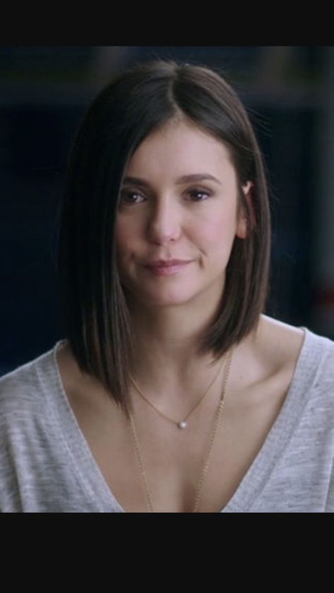 Nina Dobrev short hair Nina Dobrev Short Hair, Twilight First Movie, Nina Dobrev Hair, Bonnie Bennett, Shot Hair Styles, Caroline Forbes, Short Haircut, Elena Gilbert, The Vampire Diaries