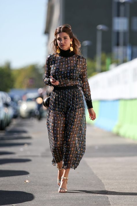 60 Head-To-Toe-Amazing Street Style Snaps From Milan Fashion Week #refinery29 Street Style 2016, Fest Outfits, Outfit Chic, Stil Inspiration, Looks Street Style, Milan Fashion Weeks, Modieuze Outfits, Cool Street Fashion, Fashion Week Street Style