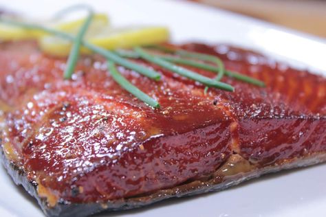 Who doesn't love maple glazed smoked salmon? Alright, maybe there are a few people around who don't but, I haven't met too many folks who wouldn't tear into some home smoked salmon hot Smoked Salmon Recipes, Traeger Recipes, Smoked Meat Recipes, Smoked Fish, How To Cook Fish, Smoker Recipes, Smoked Food Recipes, Barbecue Recipes, Cured Meats