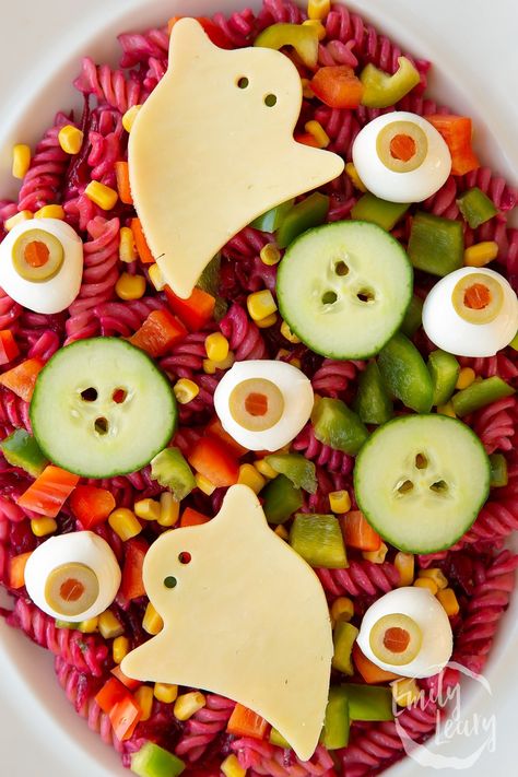 Halloween Salad Halloween Salad Ideas, Halloween Salat, Spooky Salad, Halloween Pasta Salad, Halloween Salad, Halloween Pasta, Halloween Themed Food, Themed Food, Gluten Free Pasta