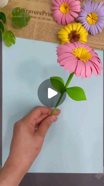 Korean School, Kraf Diy, Paper Craft Diy Projects, Handmade Flowers Paper, Seni Origami, Paper Flowers Craft, Diy Paper Crafts Decoration, Origami Crafts Diy, Diy Crafts Paper Flowers