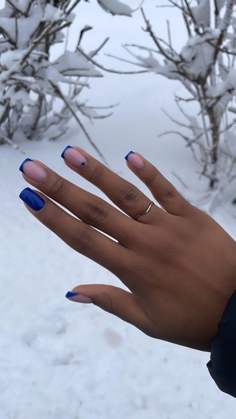 Design, manucure, vernis, bleu électrique, french manucure Electric Blue French Nails, Nail Art Blue Electric, Electric Blue French Tip Nails, Nails Blue Electric, Nails Bleu Roi, Nails Art Bleu, Blue Electric Nails, French Manicure Couleur, Dark Blue French Nails