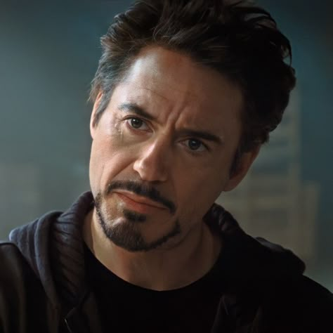 Tony Stark And Peter Parker, Stark And Peter, Rober Downey, Marvel Tony Stark, Tony Stank, Iron Man 2008, Robert Downey Junior, Robert Downey Jr Iron Man, Iron Man Tony Stark