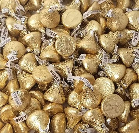 Golden Birthday Themes, Gold Things, Golden Birthday Parties, Buffet Dessert, Gold Dessert, Bar A Bonbon, Gold Candy, Hershey's Kisses, Gold Birthday Party