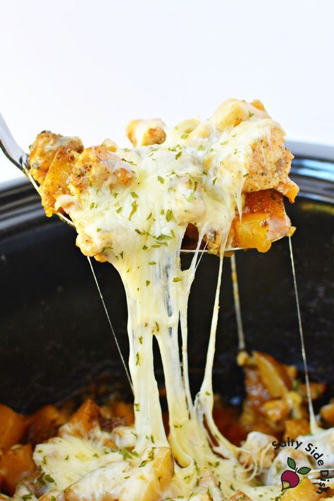 Cheesy Garlic Parmesan Chicken Potatoes | Viral Crockpot Magic! Crock Pot Chicken And Potatoes Recipes, Chicken Potato Parmesan Crockpot, Crockpot Chicken Recipes Garlic Parmesan, Breakfast Potato Crockpot Recipes, Parmesan Chicken And Potatoes Crock Pot, Parmesan Garlic Chicken And Potatoes, Slow Cooker Chicken And Potatoes, Chicken Potatoes Crock Pot, Crockpot Chicken And Potatoes Recipes