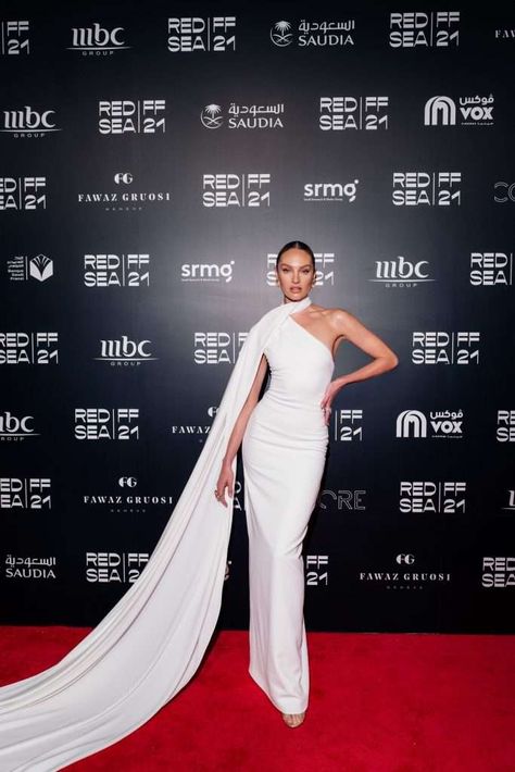 Red Sea Film Festival, White Evening Gown, Candice Swanepoel Red Carpet, Red Carpet Wedding, Elegant Red Dress, Red Carpet Jewelry, Robes Glamour, White Evening Gowns, Candice Swanepoel