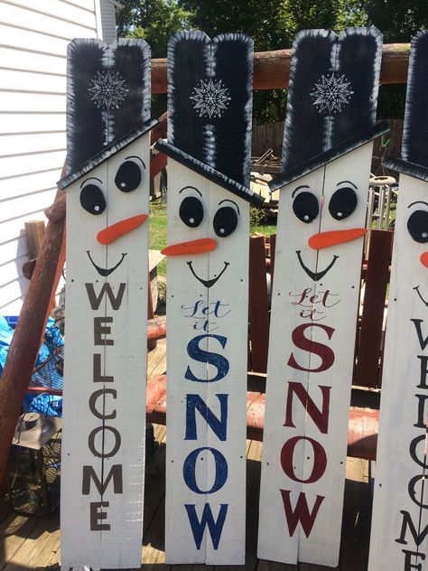 Snowmen made out of old picket fence | Christmas crafts ... Fence Pickets Repurposed, Fence Pickets Crafts, Fence Board Snowman, Diy Fence Board Projects, Christmas Picket Fence Decor, Fence Picket Crafts, Old Fence Board Projects, Fence Picket Projects, Old Picket Fence