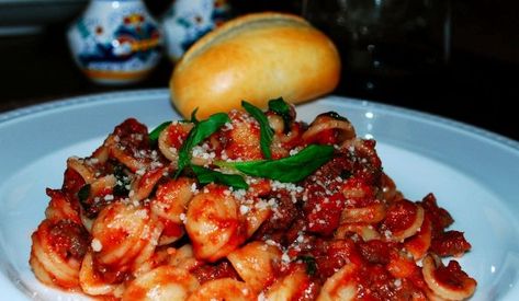 Orecchiette alla potentina Weeknight Bolognese, Barefoot Contessa Recipes, Bolognese Sauce, Tell Her, Worth It, Sauce, Pasta, Meat, Chicken