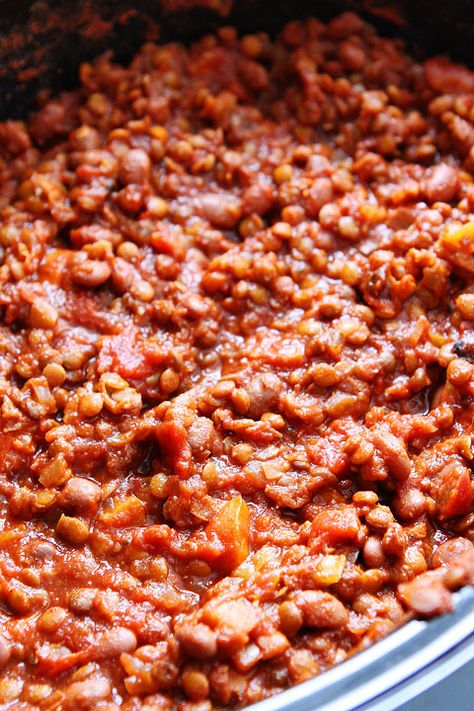 Slow Cooker Lentil Chili Recipe Lentil Chili Crockpot, Protein Chili, Red Lentil Chili, Lentil Chilli, Lentil Chili Recipe, Chili Crockpot, Vegan Crockpot, Slow Cooker Lentils, Lentil Chili