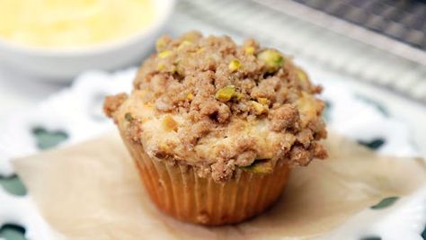 A tangy, moist zucchini muffin flavored with orange with a sweet and crumbly pistachio top.  Ingredients: 3/4 cup all-purpose flour, 1/3 cup dark brown sugar, 1/3 cup granulated sugar, 1/3 cup chopped pistachios, 1/4 teaspoon salt, 6 tablespoons unsalted butter, melted and cooled, 1 large egg, 1 cup granulated sugar, 4 tablespoons unsalted butter, melted and cooled, 1 teaspoon orange zest, 1 teaspoon pure vanilla extract, 3/4 cup Greek-style full fat yogurt, 1&#x... Pistachio Crumble Topping, Pistachio Crumble, Zucchini Muffin, Pistachio Muffins, Muffin Flavors, Cafe Breakfast, Pistachio Recipes, Creative Breakfast, Baking Hacks