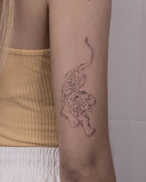 Tiger Tattoo Back, Tattoo Knee, Fierce Tattoo, Leopard Tattoos, Cute Tiny Tattoos, Knee Tattoo, Back Tattoo Women, Dot Work Tattoo, Dainty Tattoos