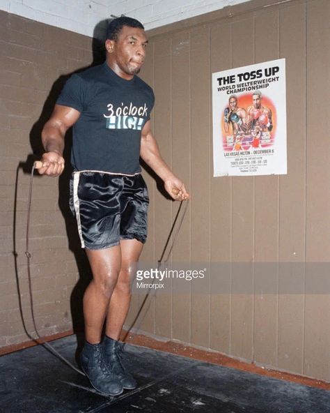 Instagram post by Viral Knockouts Access • Apr 25, 2019 at 2:26pm UTC Mike Tyson Aesthetic, Mike Tyson Training, Boxing Photography, 90s Black Culture Aesthetic, Mighty Mike, Mike Tyson Boxing, Boxing Drills, Vintage Boxing, Boxing Images