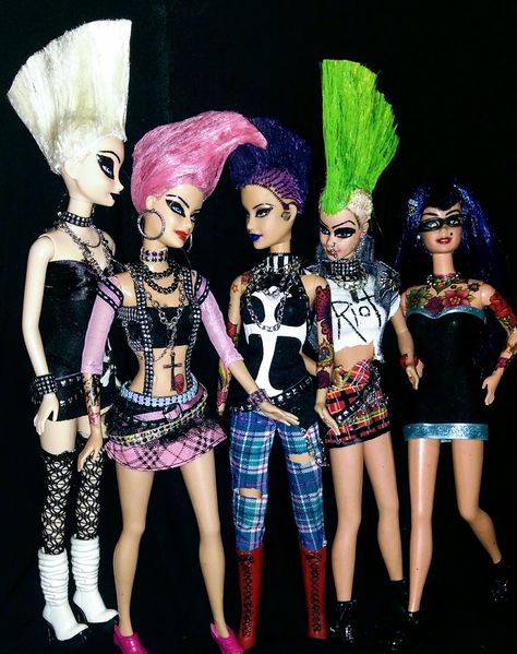 Punk Rockers 80's Rocker Barbie, Rock Barbie, Punk Barbie, Punk 80s, Coheed And Cambria, 80s Punk, Punk Pins, Barbie Makeup, Punk Rocker