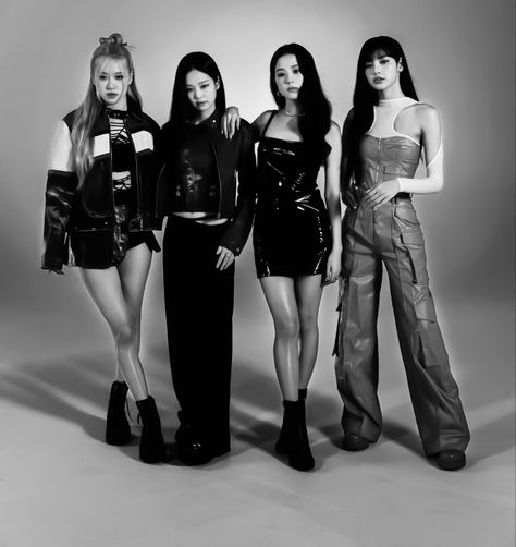 Blackpink Group Photo, Girls Group, Blackpink Memes, Winter Photoshoot, Blackpink Photos, Blackpink Fashion, بلاك بينك, Girl Group, Black Pink