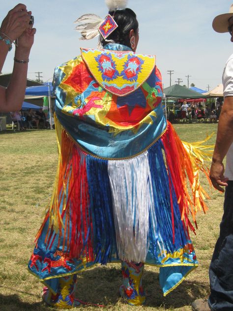 Fancy dancer Powwow Dancers, Fancy Shawl Regalia, Ribbon Dresses, Powwow Beadwork, Powwow Outfits, Fancy Shawl, Native Outfits, Native American Dance, Native American Dress