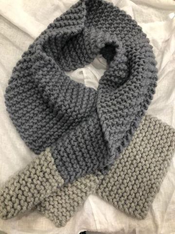 bufandas de lana para mujer a dos tonos Mens Scarfs, Mens Scarf Knitting Pattern, Crochet Ideas For Beginners, Crochet Scarf Patterns, Ladies Tops Patterns, Crochet Quote, Blouse Tops Designs, Crochet Neck Warmer, Scarf Patterns