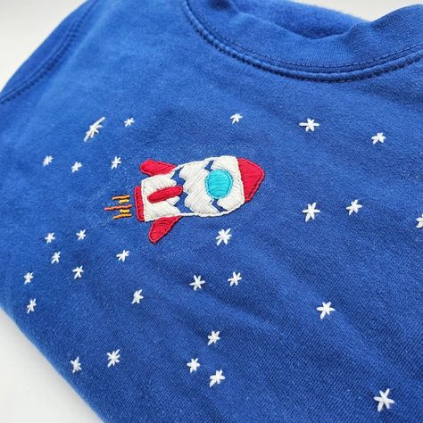 3⭐ 2 ✨ 1 🌟 Take Off 🚀 Our latest sweater has landed in our Etsy store. Pick your colour and personalise the space rocket too. Perfect for space lovers or litle astronauts 🪐 #spaceship #rocket #embroidery #kidssweater #kidsjumper #presentsforkids #handmade #handembroidery Rocket Embroidery, Ship Embroidery, Latest Sweater, Space Lovers, Space Rocket, Rocket Ship, Presents For Kids, Kids Sweater, Embroidery Ideas